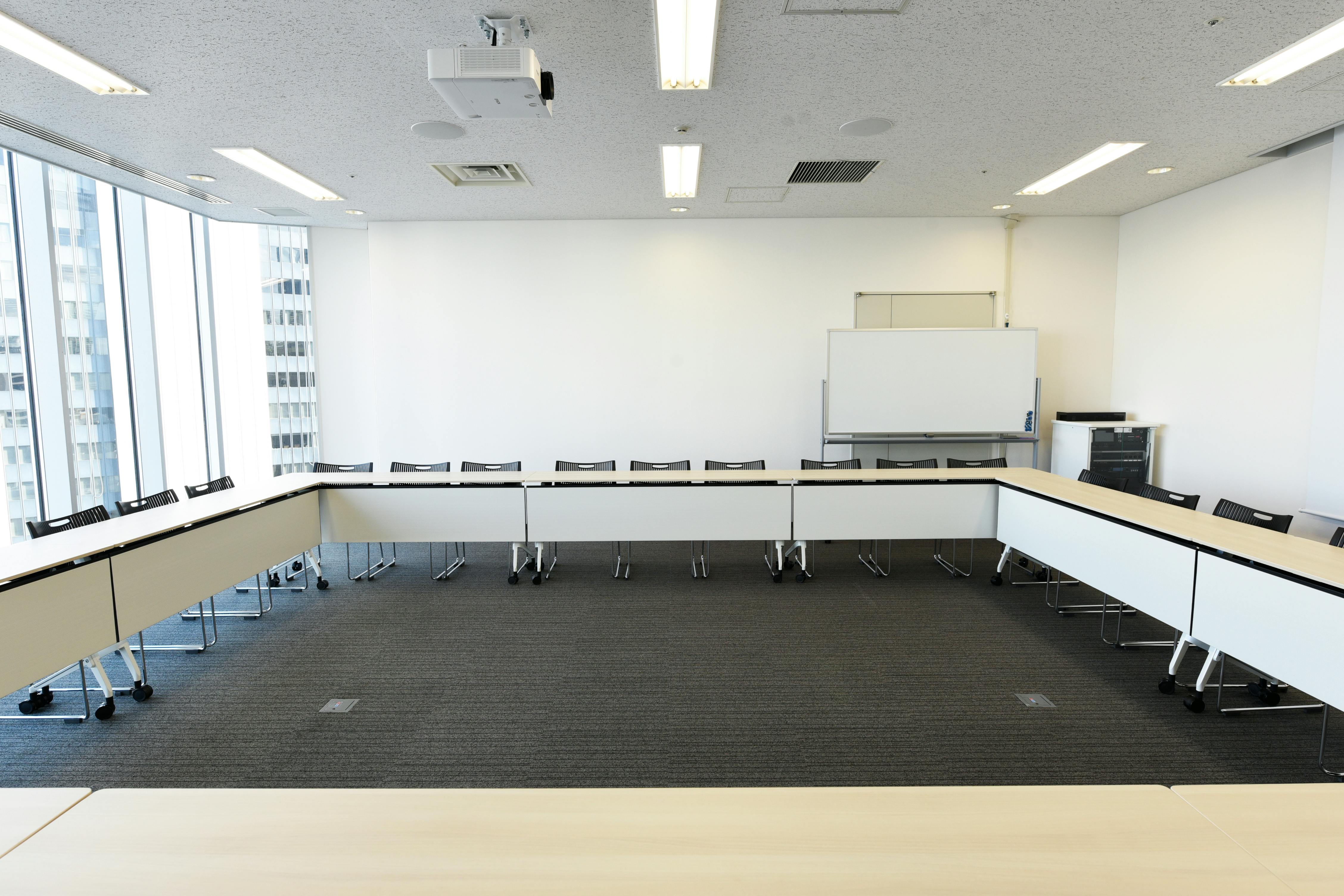 【ヒカリエカンファレンス(Room C)/渋谷駅直結】撮影や展示会にも最適なヒカリエ内にある大きな窓で解放感抜群なイベントスペース