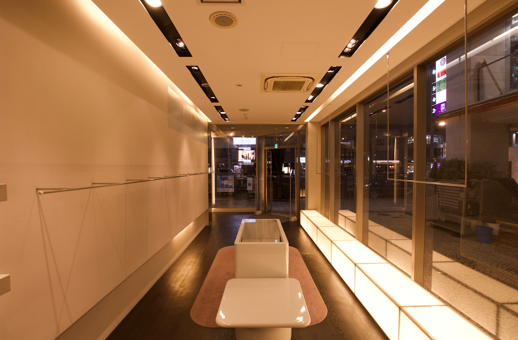 什器が揃っており、手軽にポップアップストアの開催が可能です。