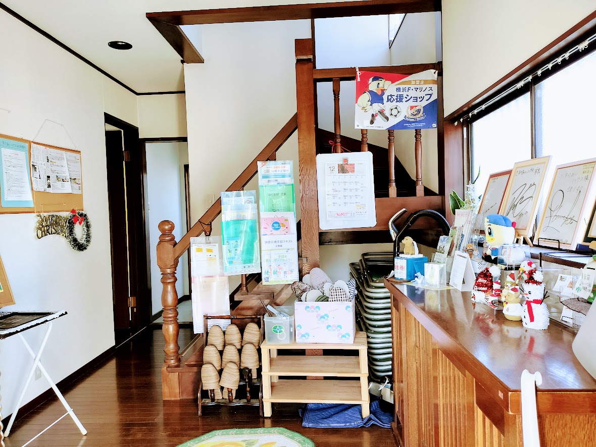 【1階】クリスマス装飾した玄関周辺