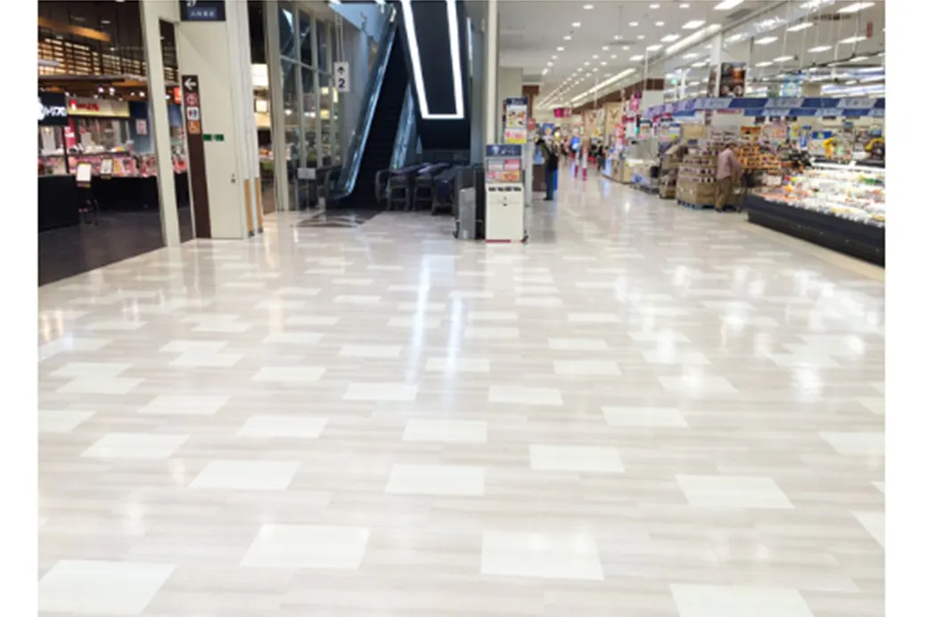 【イオンモール京都五条】1F イオン南入口(エスカレーター側)