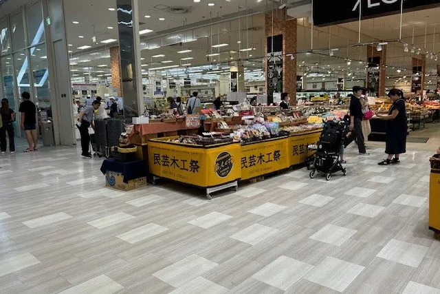 【イオンモール京都五条】1F イオン南入口(エスカレーター側)