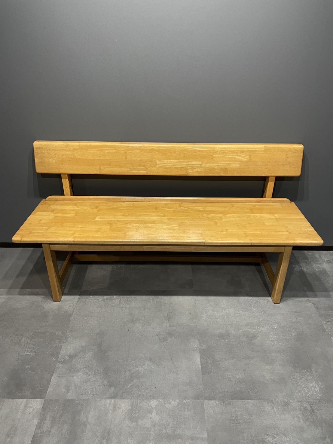 木のベンチ2台