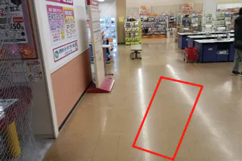 【マックスバリュ紫波店】クリーニング店横スペース 販促プロモーションに最適なスーパー店内催事イベントスペース