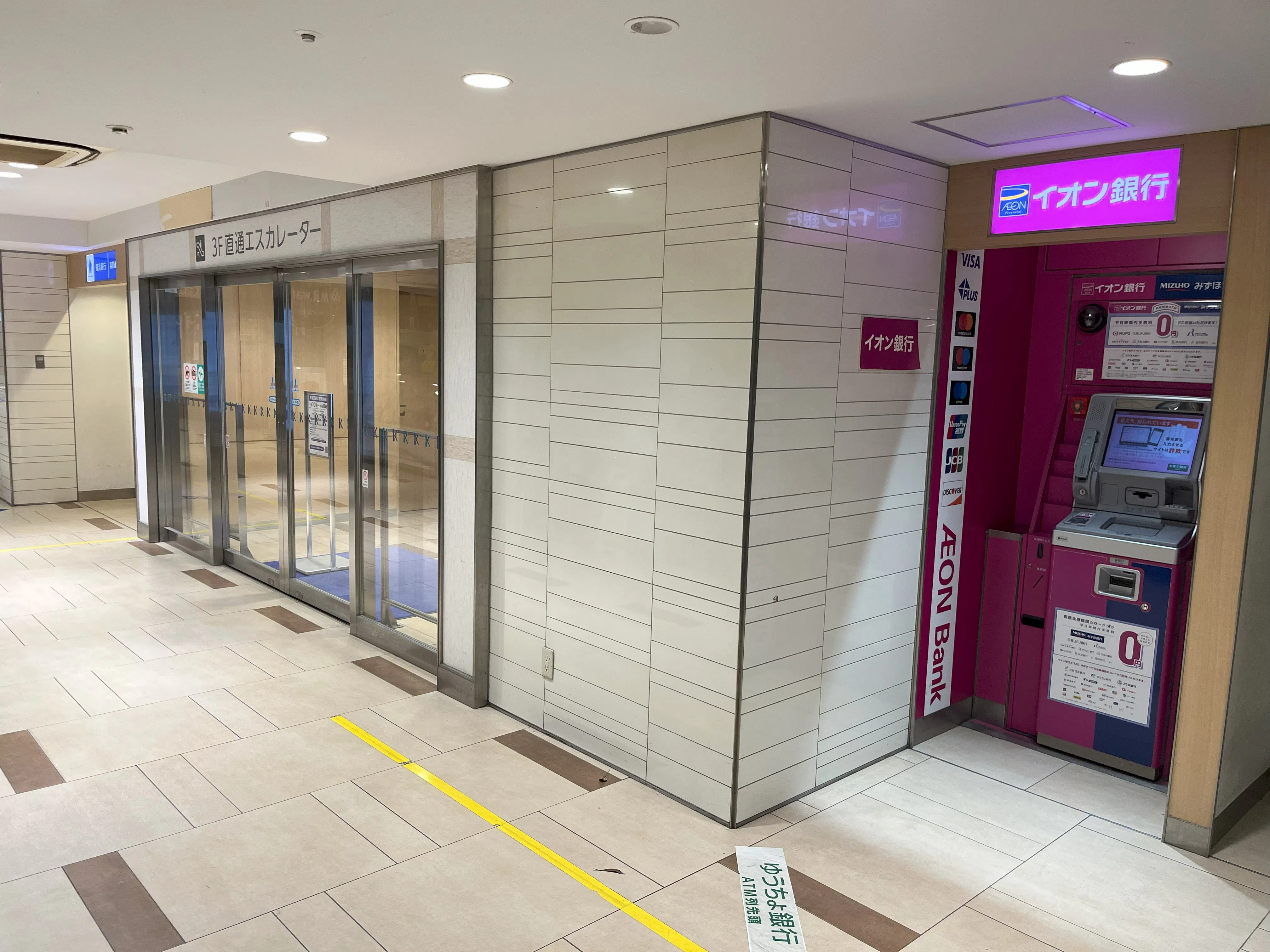 【京急百貨店】京急百貨店１階「ローソン」前（ATM跡地）