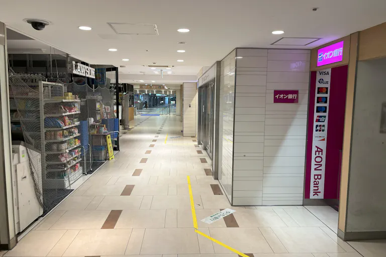 【京急百貨店】京急百貨店1階「ローソン」前(ATM跡地)の画像2