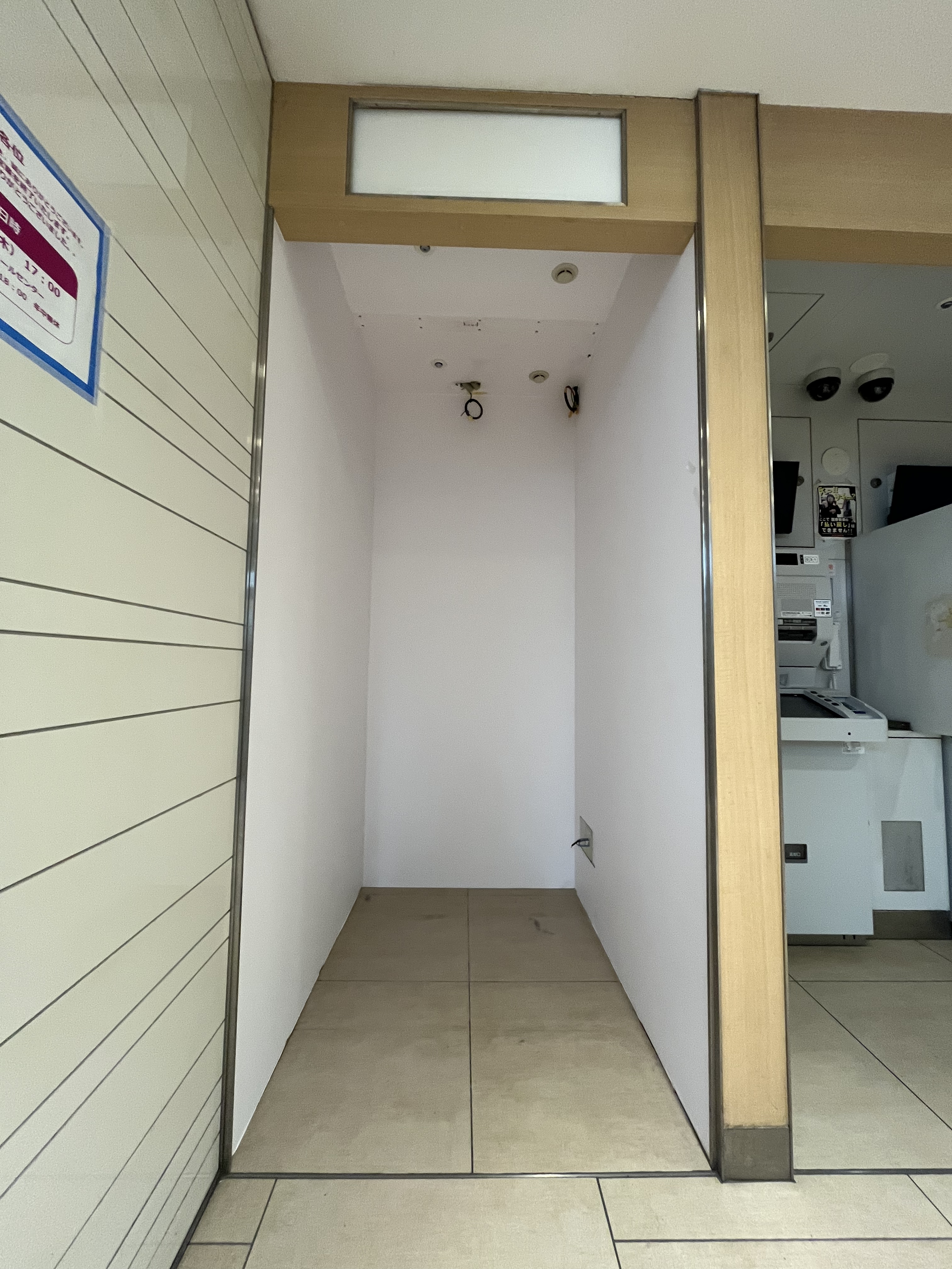【京急百貨店】京急百貨店１階「ローソン」前（ATM跡地）