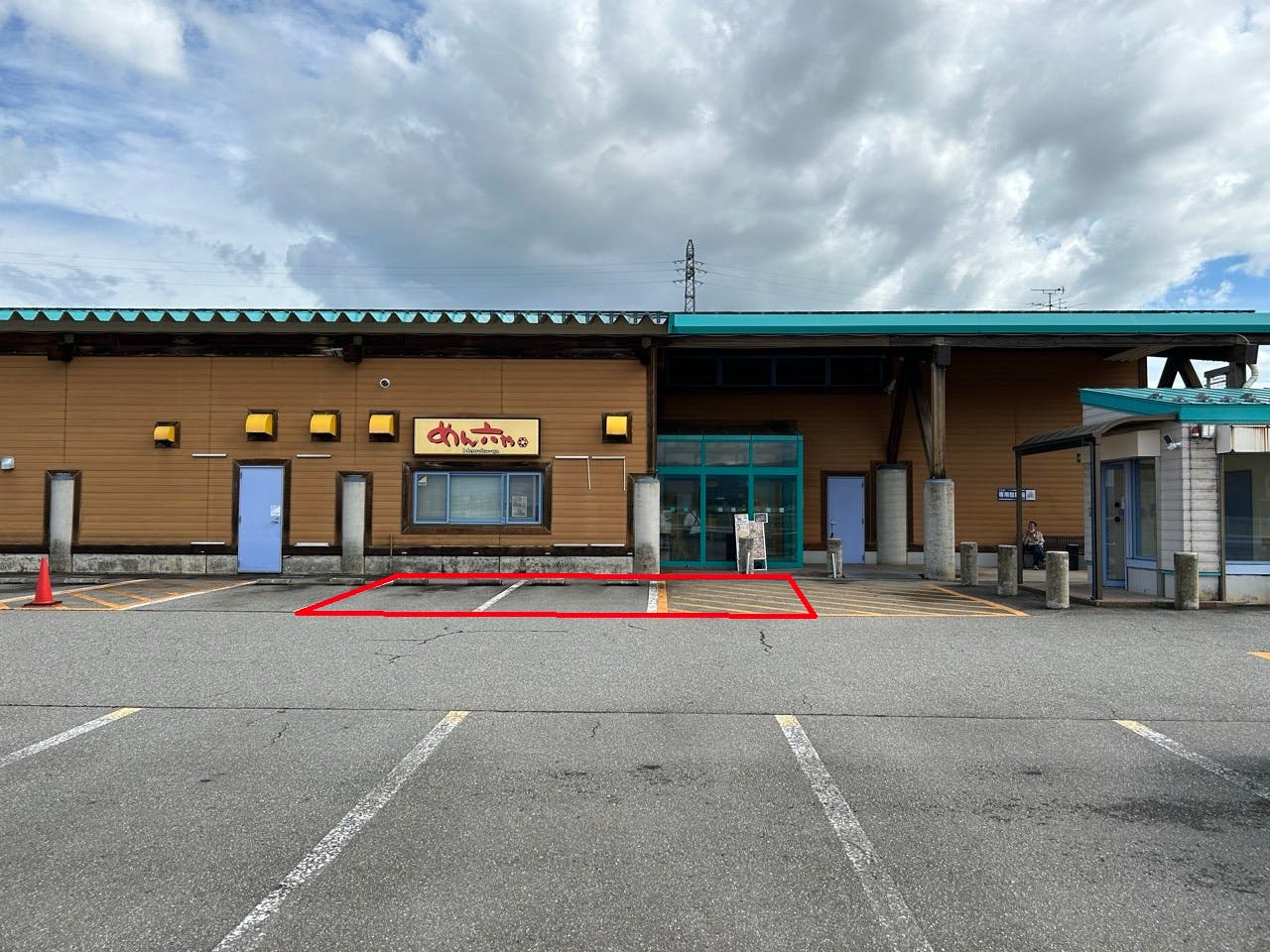 【ダイナム富山上市店】キッチンカーやプロモーションイベントでの出店に最適なアミューズメント施設のイベントスペース(食事処側駐車場)