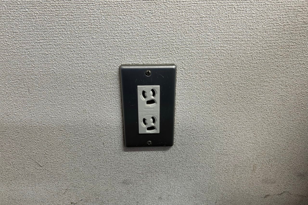 【ダイナム富山上市店】キッチンカーやプロモーションイベントでの出店に最適なアミューズメント施設のイベントスペース(食事処側駐車場)