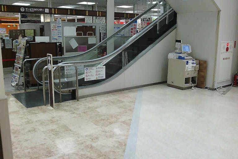 【イトーヨーカドー 東久留米店】プロモーション等に最適なショッピングモールのイベントスペース(1階 サービスカウンター側 エスカレーター横 一画)の画像1