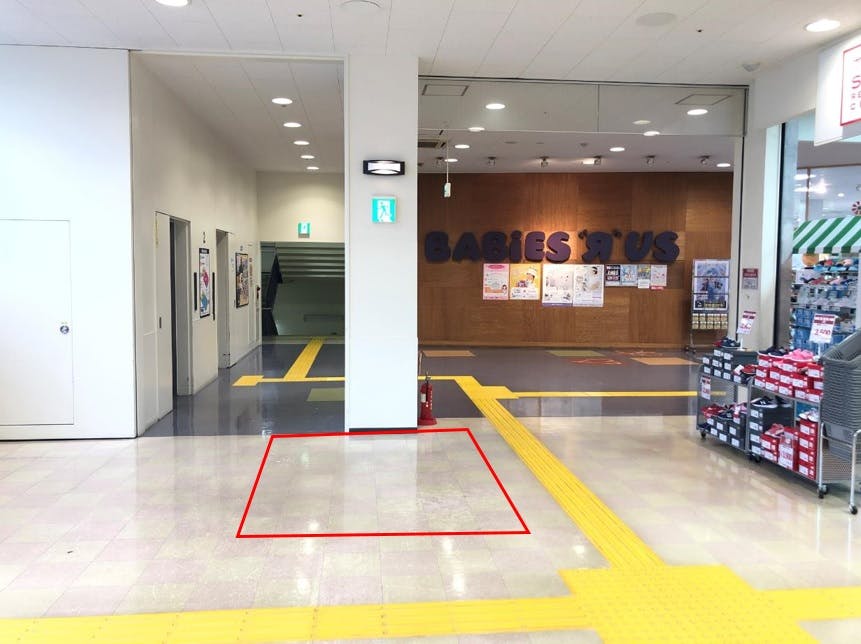 【フレスポ府中】プロモーションに最適なロピアやユニクロが入居している商業施設の2F共有部にあるイベントスペースの画像