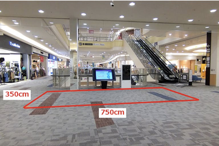 【イオンモール日の出】2階 イオン前の画像1