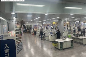 【メガセンタートライアルわさだ店】【広く使いやすくなりました!】販促プロモーションやポップアップストアに最適な 「1階レジアウト 出口側/階段左下」スペース