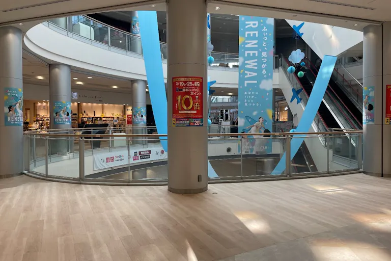 【イオンモール伊丹】2F スカイコートの画像1