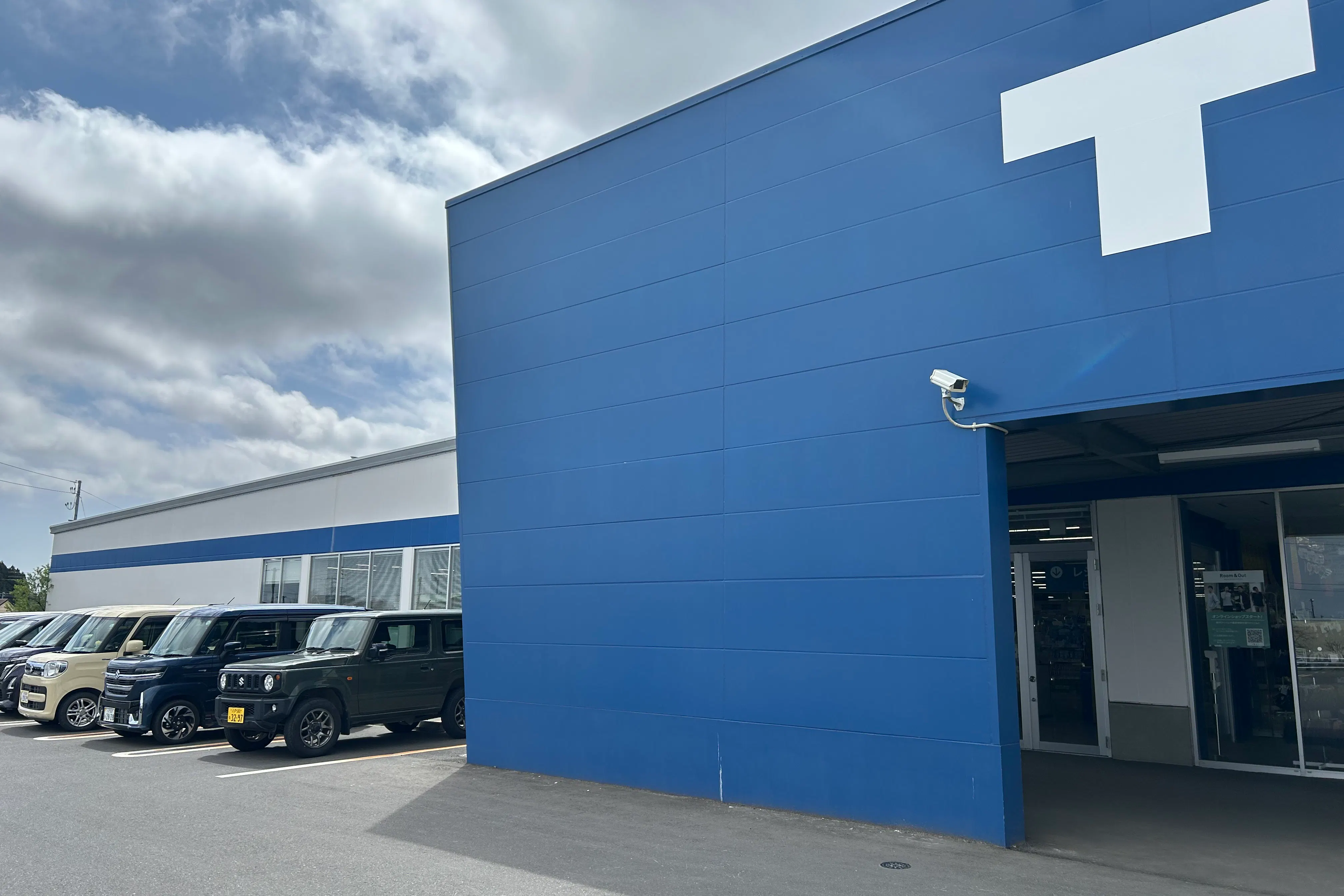 【スーパーセンタートライアルおいらせ店】【ポーチ前:左側(T)】キッチンカー(調理営業)出店限定/屋外 Ⓐキッチンカースペース