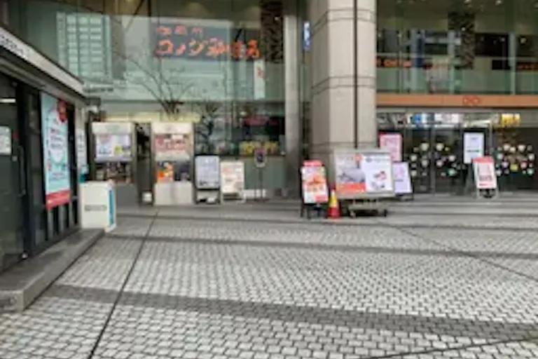 【錦糸町マルイ】1階 店頭 広告・ステージA【物販・食物販・PR】国道14号面した人通りの多い屋外スペースの画像3