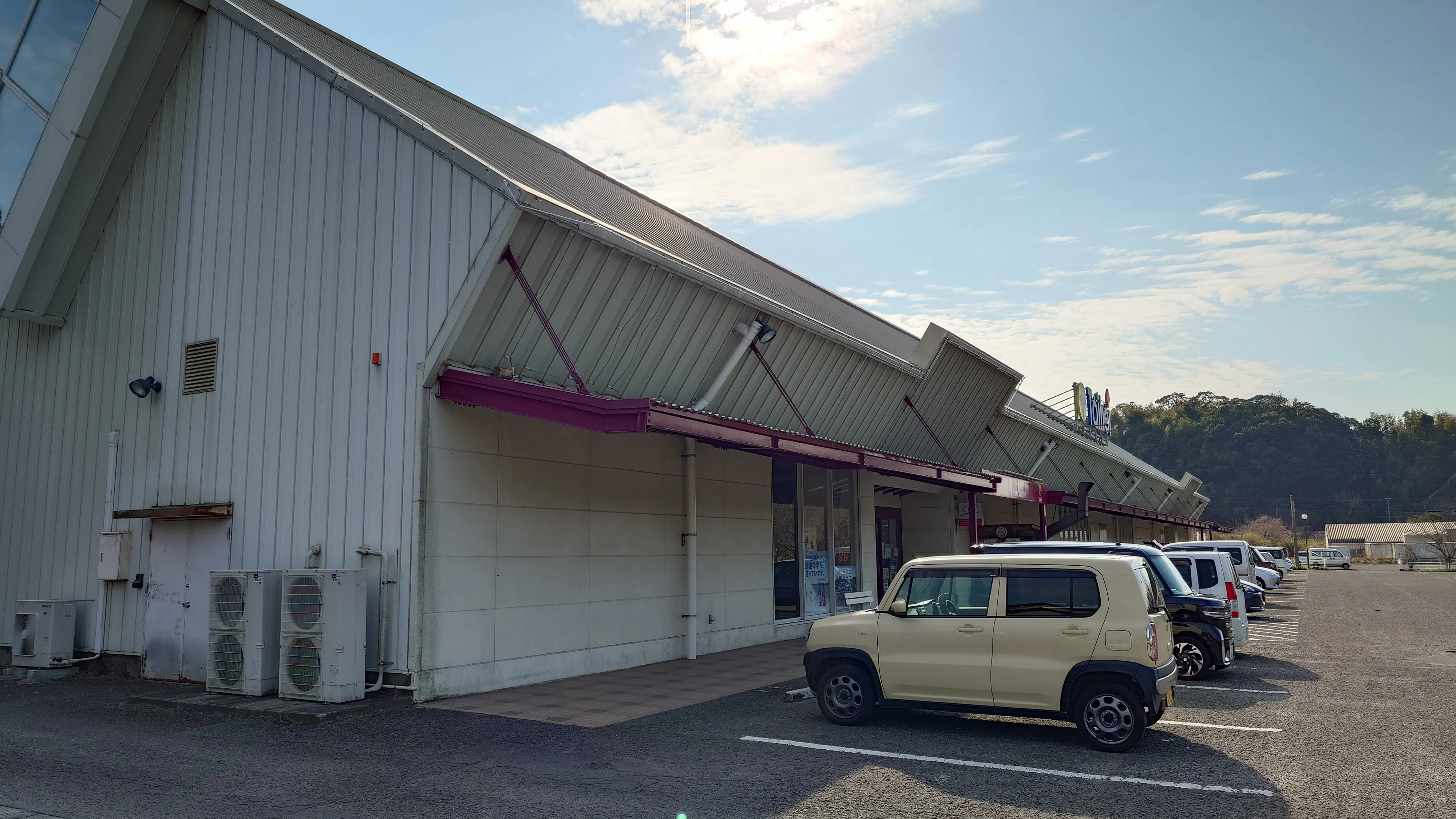 【タイヘイ吹上店】 キッチンカーに最適な正面西側軒下スペース