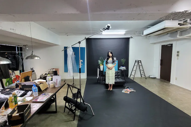 【北参道駅7分】アパレル展示会やポップアップ、撮影用途に最適な白壁と青壁が特徴のイベントスペースの画像7