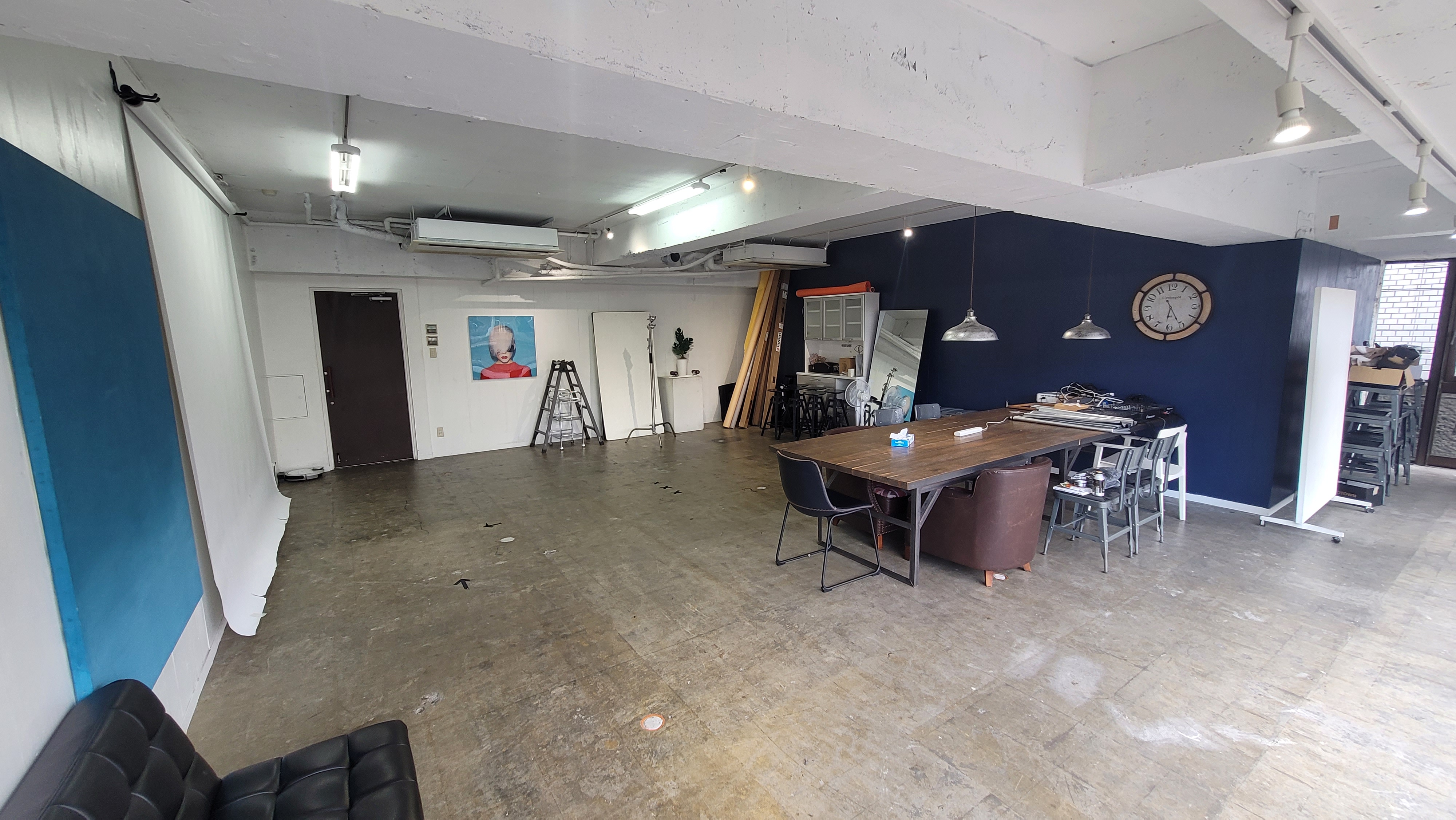 【北参道駅7分】アパレル展示会やポップアップ、撮影用途に最適な白壁と青壁が特徴のイベントスペースの画像9