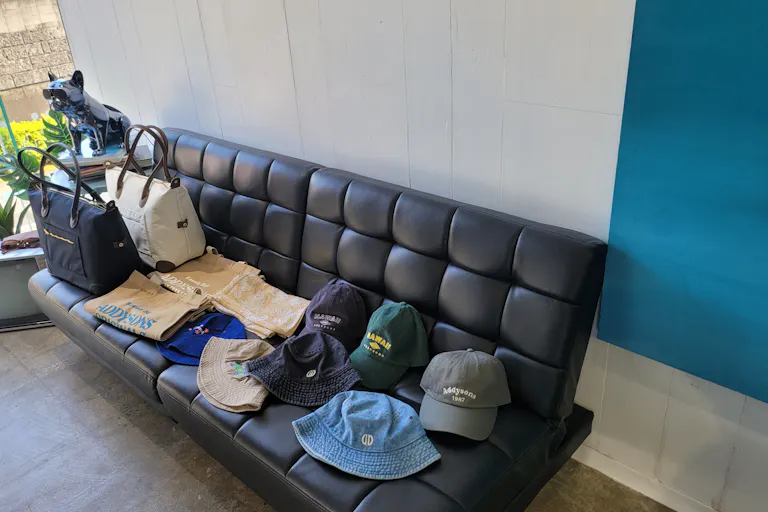 【北参道駅7分】アパレル展示会やポップアップ、撮影用途に最適な白壁と青壁が特徴のイベントスペースの画像18