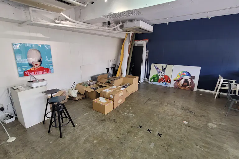 【北参道駅7分】アパレル展示会やポップアップ、撮影用途に最適な白壁と青壁が特徴のイベントスペースの画像12