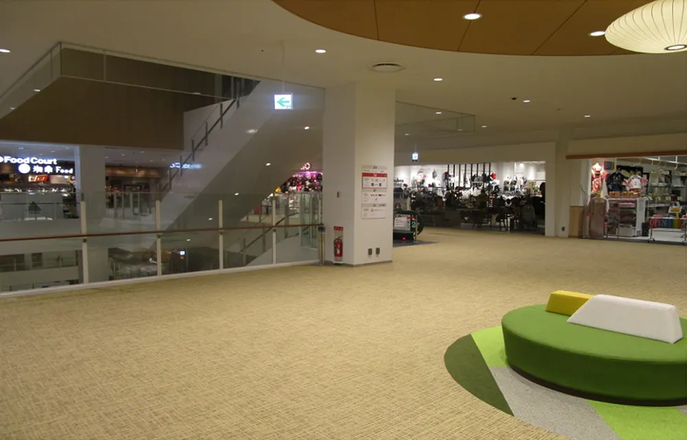 【ららぽーと湘南平塚】3階 YAMA東エスカレーター横