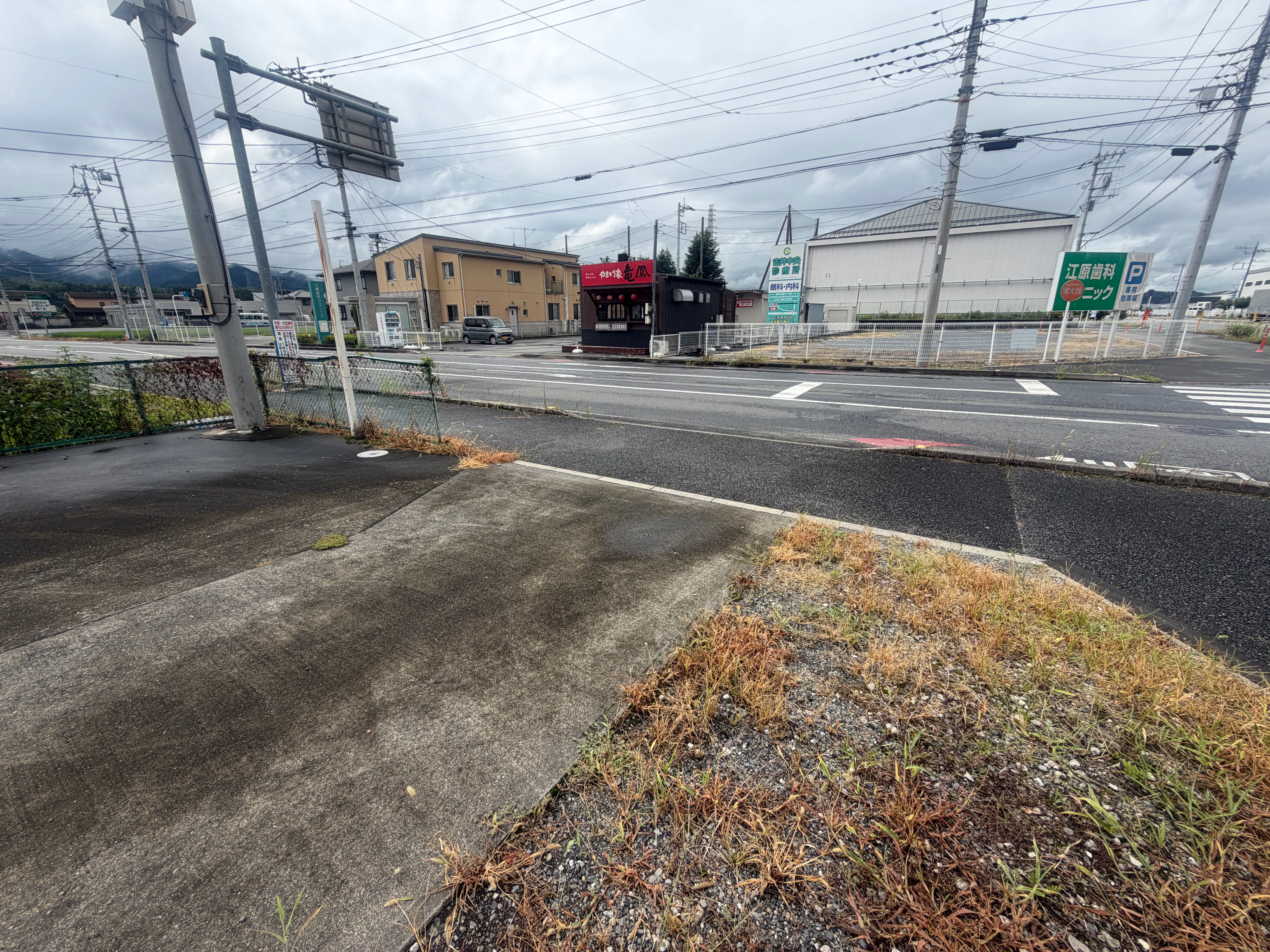 【高崎市吉井町】国道254号沿い交差点角地の300㎡屋外イベントスペース
