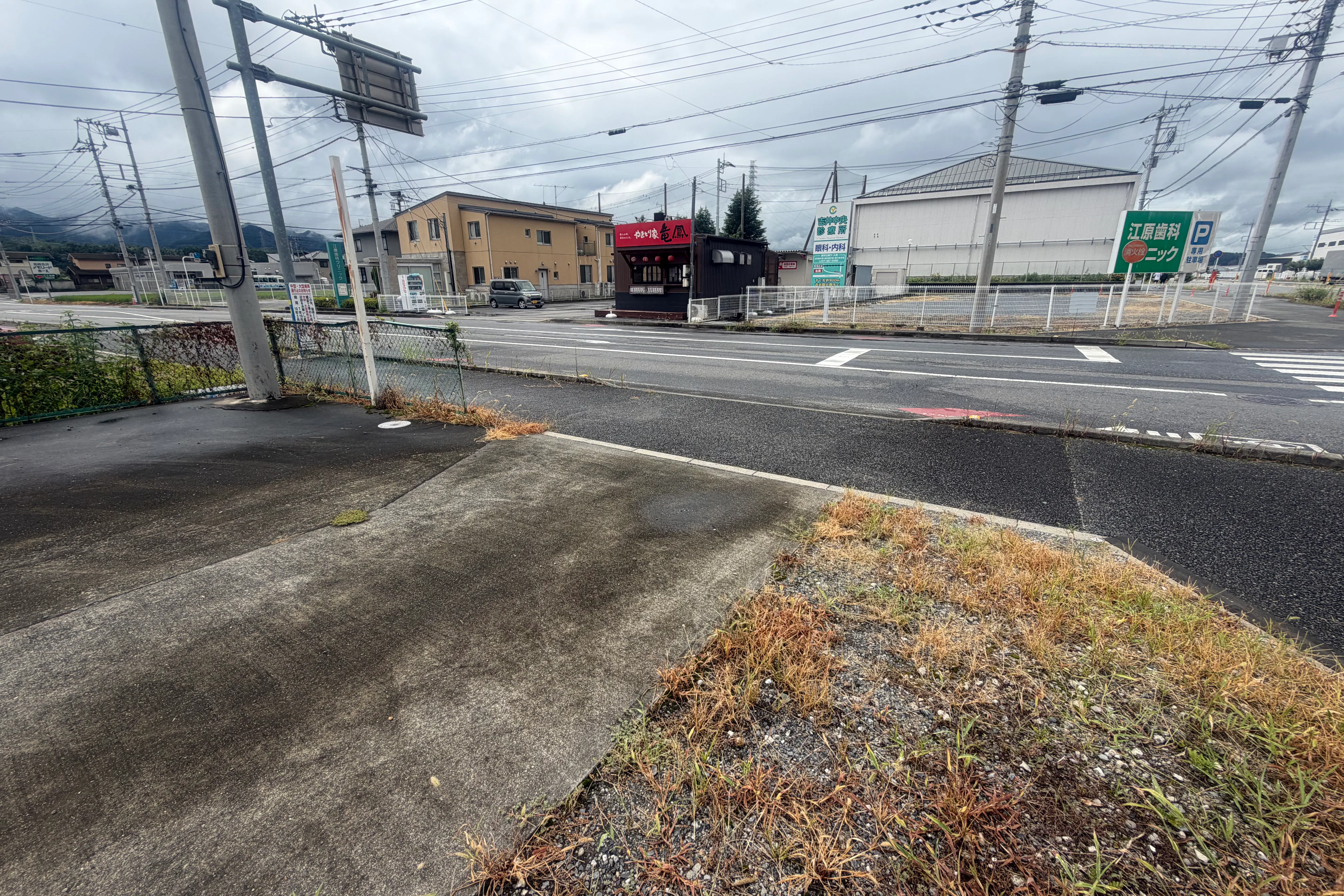 【高崎市吉井町】国道254号沿い交差点角地の300㎡屋外イベントスペース