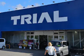 【スーパーセンタートライアル佐々店】【軒下左側(T)】プロモーションや物販の出店が可能な「屋外_店舗入口軒下スペース」