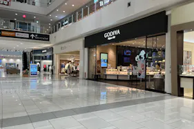 【イオンモール大和郡山】1階ゴディバ前