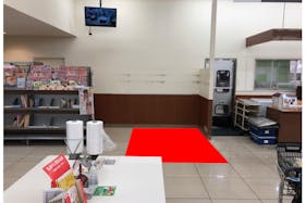 【西友 豊山店】1階入口付近レジ前 プロモーションや物販、食物販のポップアップストアに最適なスーパー店内催事イベントスペース