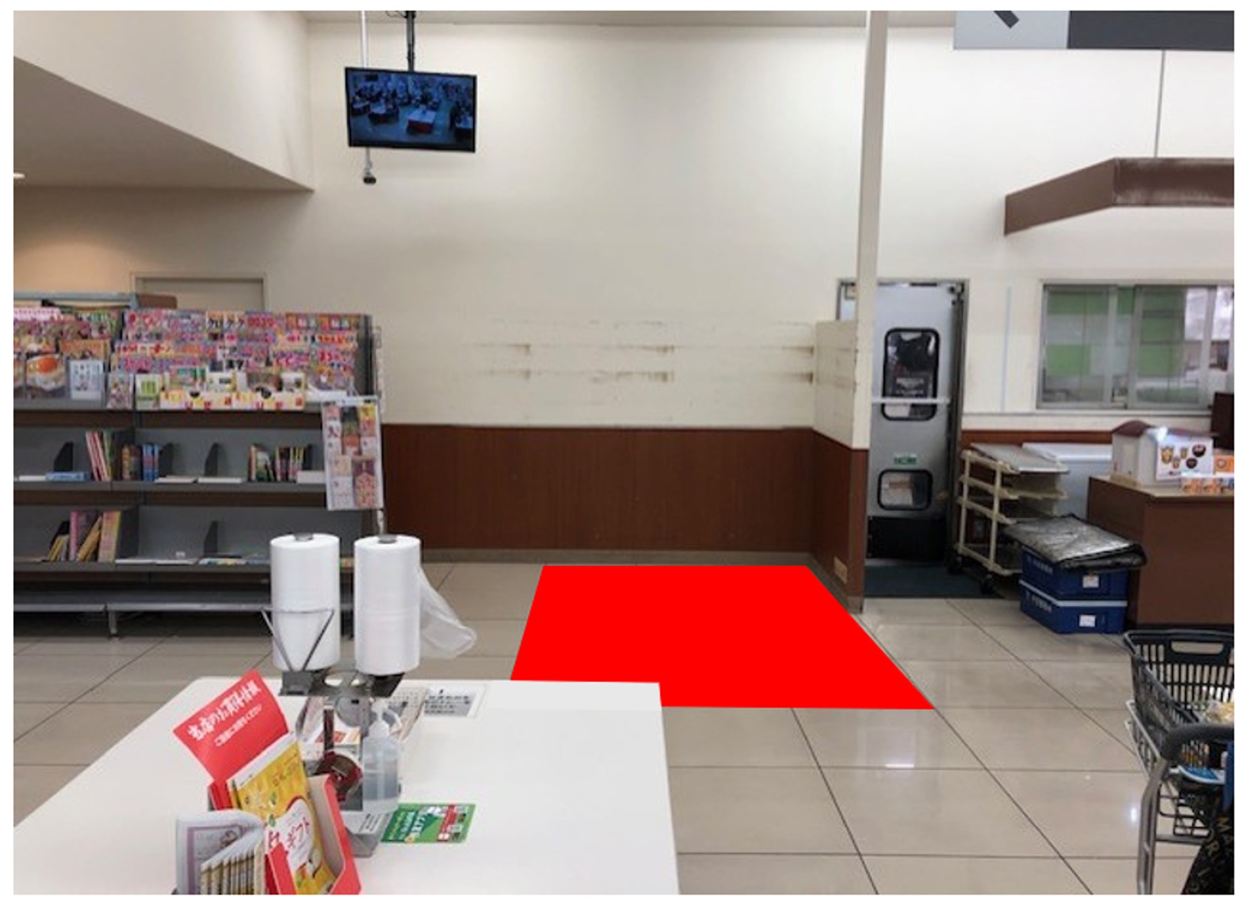 【西友　豊山店】1階入口付近レジ前　プロモーションや物販、食物販のポップアップストアに最適なスーパー店内催事イベントスペース