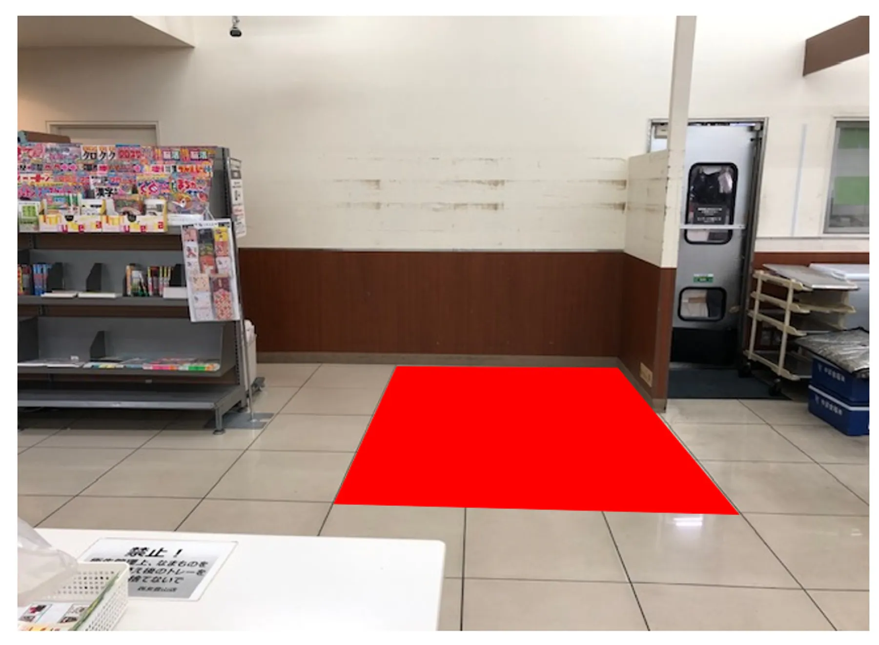 【西友 豊山店】1階入口付近レジ前 プロモーションや物販、食物販のポップアップストアに最適なスーパー店内催事イベントスペース (横 90cm×奥行120cm)