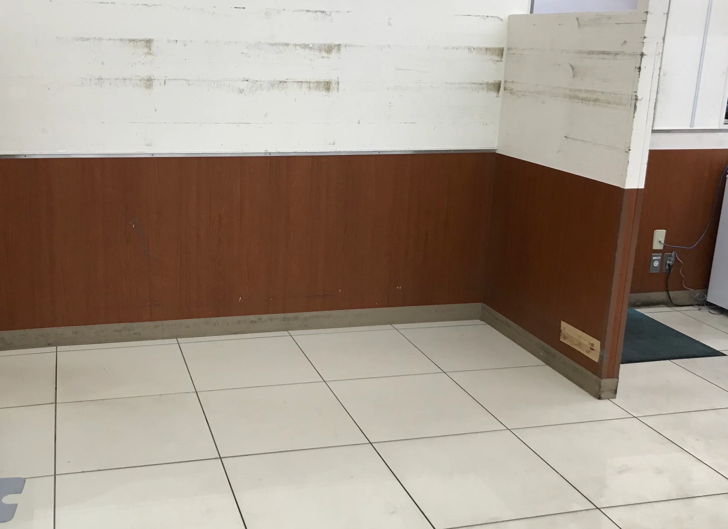 【西友　豊山店】1階入口付近レジ前　プロモーションや物販、食物販のポップアップストアに最適なスーパー店内催事イベントスペース (横 90cm×奥行120cm)