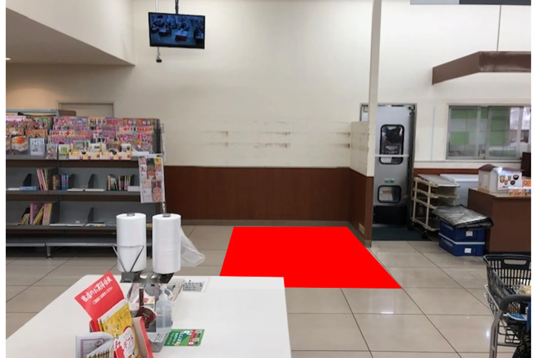 【西友 豊山店】1階入口付近レジ前 プロモーションや物販、食物販のポップアップストアに最適なスーパー店内催事イベントスペース (横 90cm×奥行120cm)