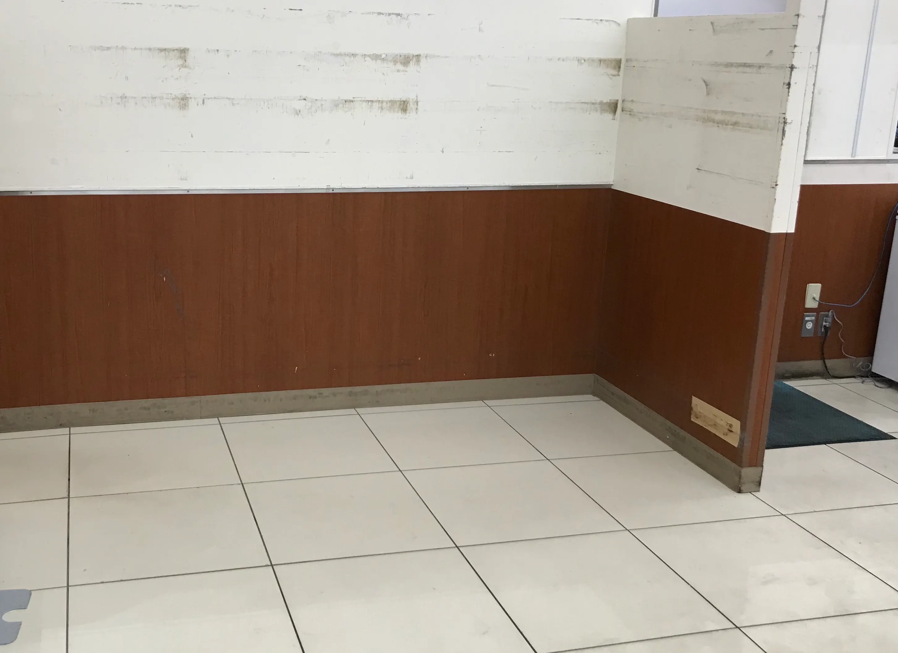 【西友　豊山店】1階入口付近レジ前　プロモーションや物販、食物販のポップアップストアに最適なスーパー店内催事イベントスペース (横 90cm×奥行120cm)