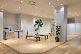 【なんばマルイ】2階 カレンダリウムD08【物販・展示】白を基調とした明るい区画でアパレル雑貨販売・PR展示など最適