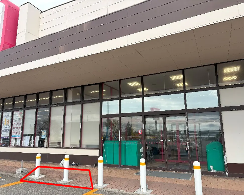 【マックスバリュ琴丘店】軒下 販促プロモーションや物販に最適なスーパー店外催事イベントスペース