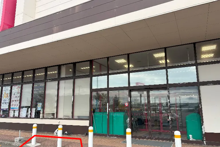 【マックスバリュ琴丘店】軒下 販促プロモーションや物販に最適なスーパー店外催事イベントスペースの画像3