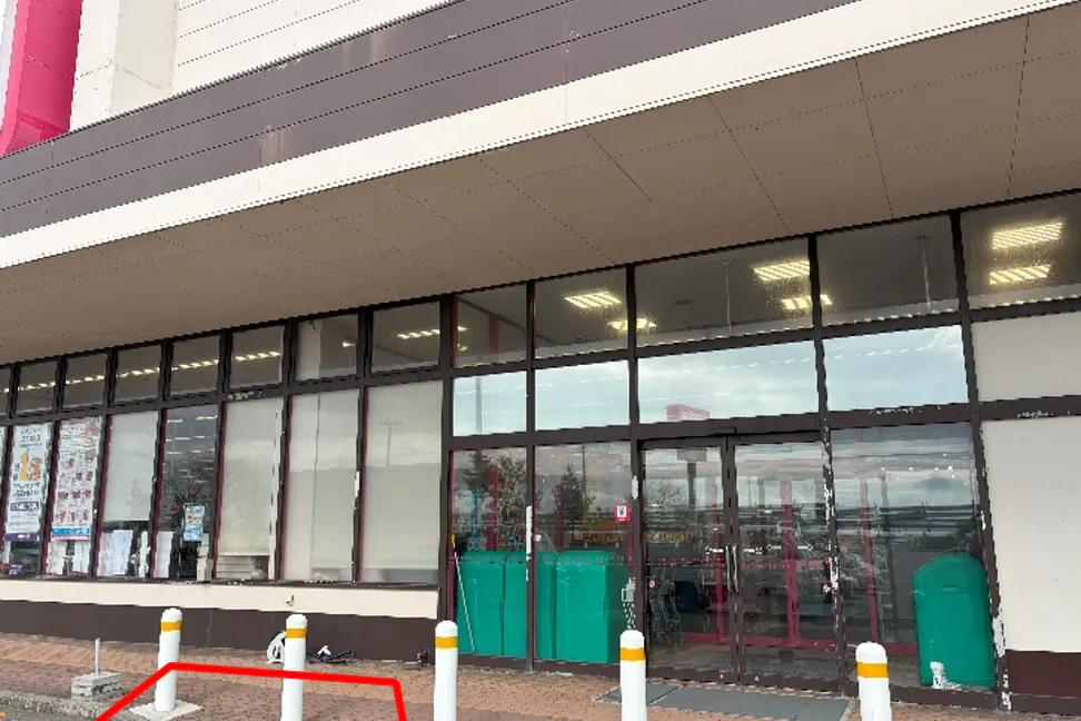 【マックスバリュ琴丘店】軒下 販促プロモーションや物販に最適なスーパー店外催事イベントスペース