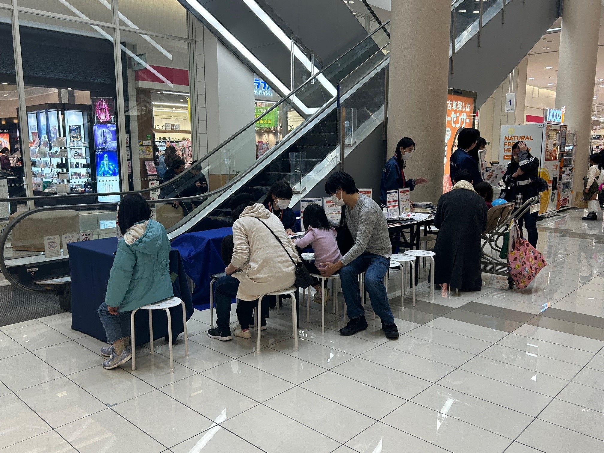 【イオンモール京都五条】1F　北エスカレーター横