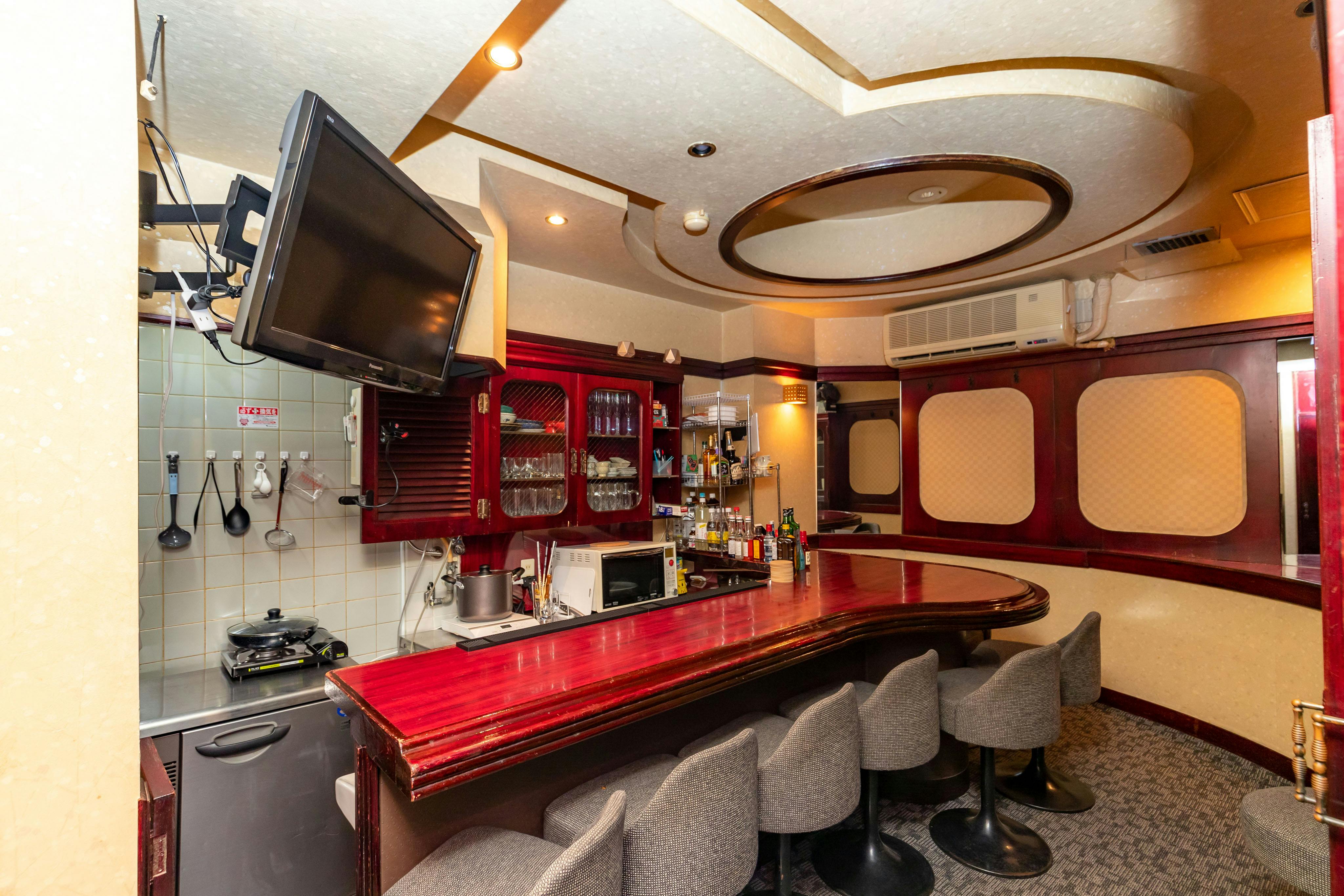 【湯島駅1分】飲食の短期出店や撮影・配信にも最適なレトロなカウンター付きスペース