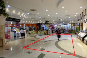 【イオンタウン南城大里/フードコート前】PRイベントやポップアップストアに最適なイオンタウン南城大里1Fフードコート前の大型イベントスペース