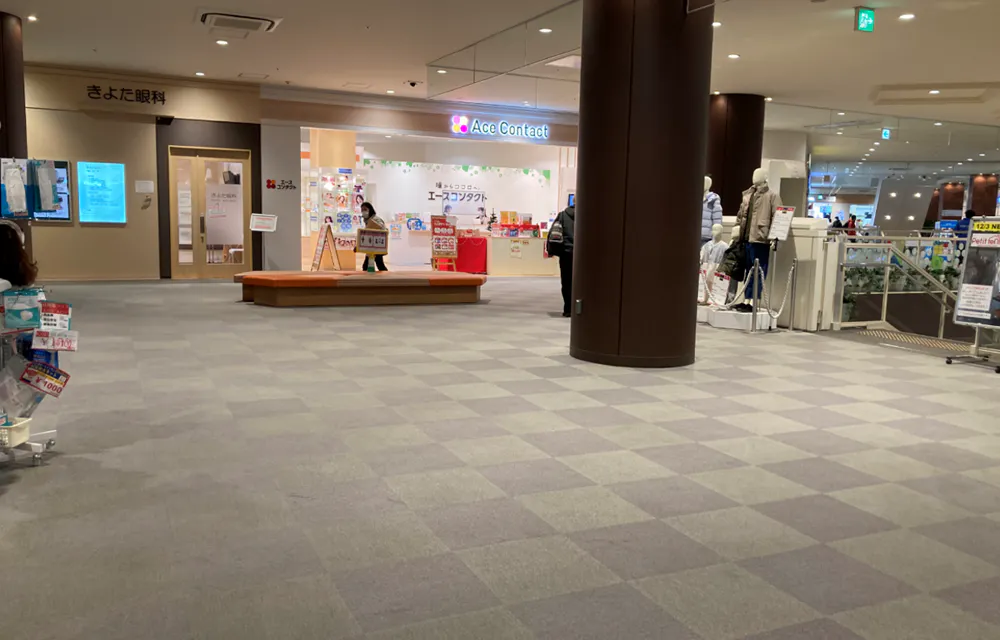 【ララガーデン川口】2階 フードコート前