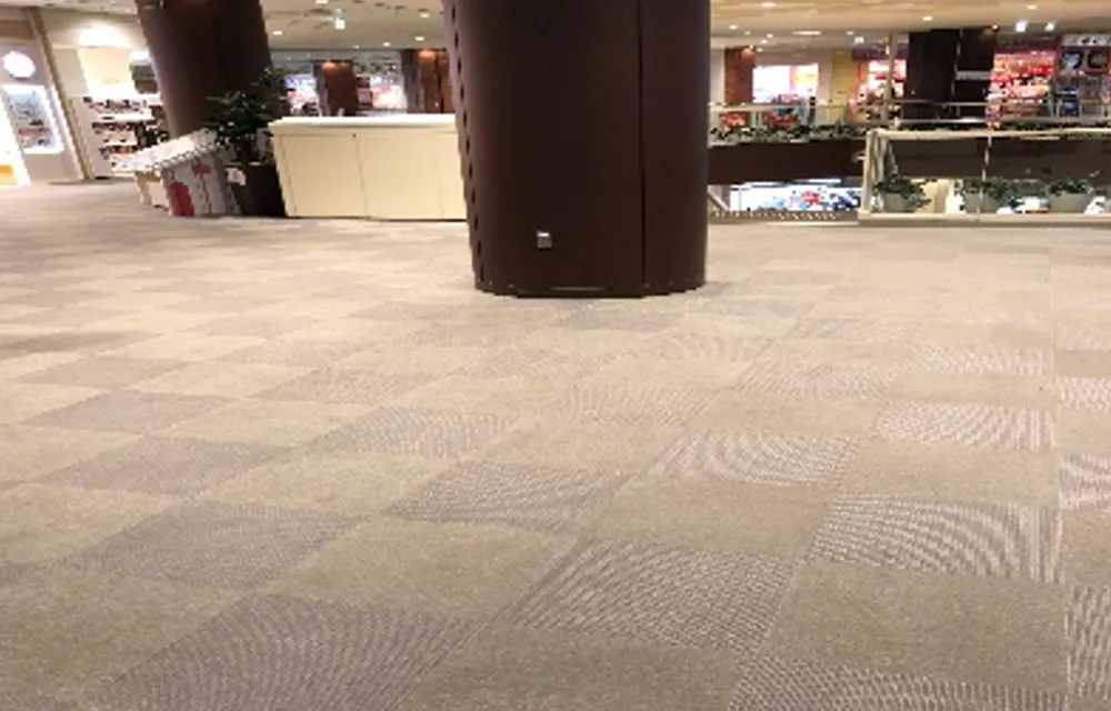 【ララガーデン川口】2階 フードコート前