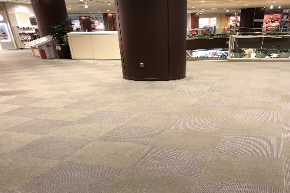 【ララガーデン川口】2階 フードコート前