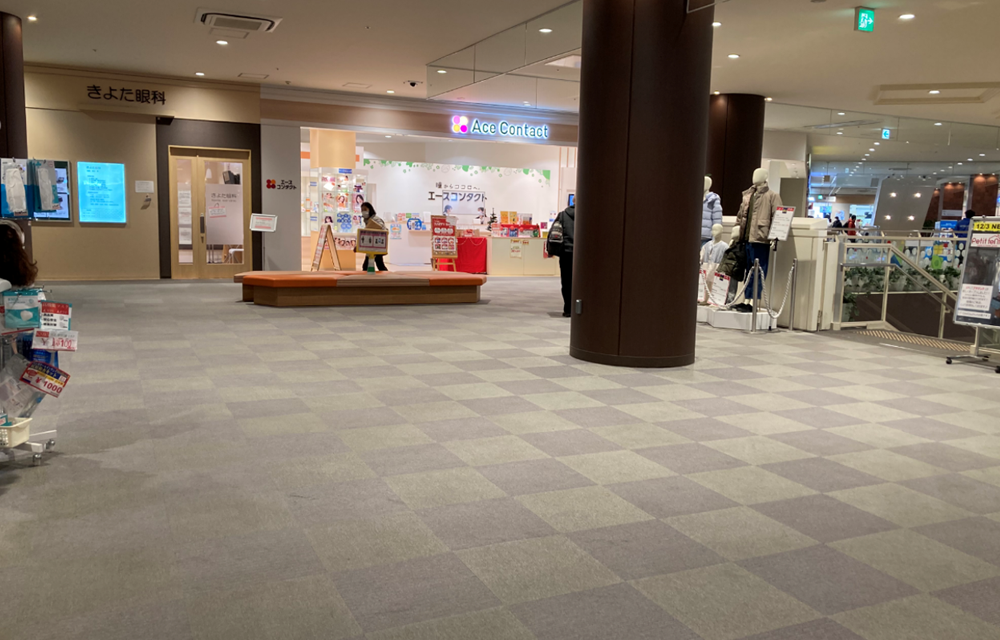 【ララガーデン川口】2階 フードコート前