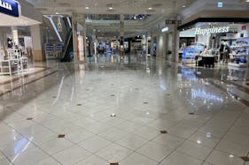 【イオンモール新居浜】『1F 催事スペースE』-通行量抜群!メインコート近くの中心地で新商品PRやファミリー向けプロモーション活動に最適なスポット