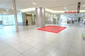 【あべのキューズモール】「⑦1F イトーヨーカドー(IY)前」ポップアップストアやプロモーション用途に適した店舗出入口前のイベントスペース