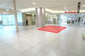 【あべのキューズモール】「⑦1F イトーヨーカドー(IY)前」ポップアップストアやプロモーション用途に適した店舗出入口前のイベントスペース