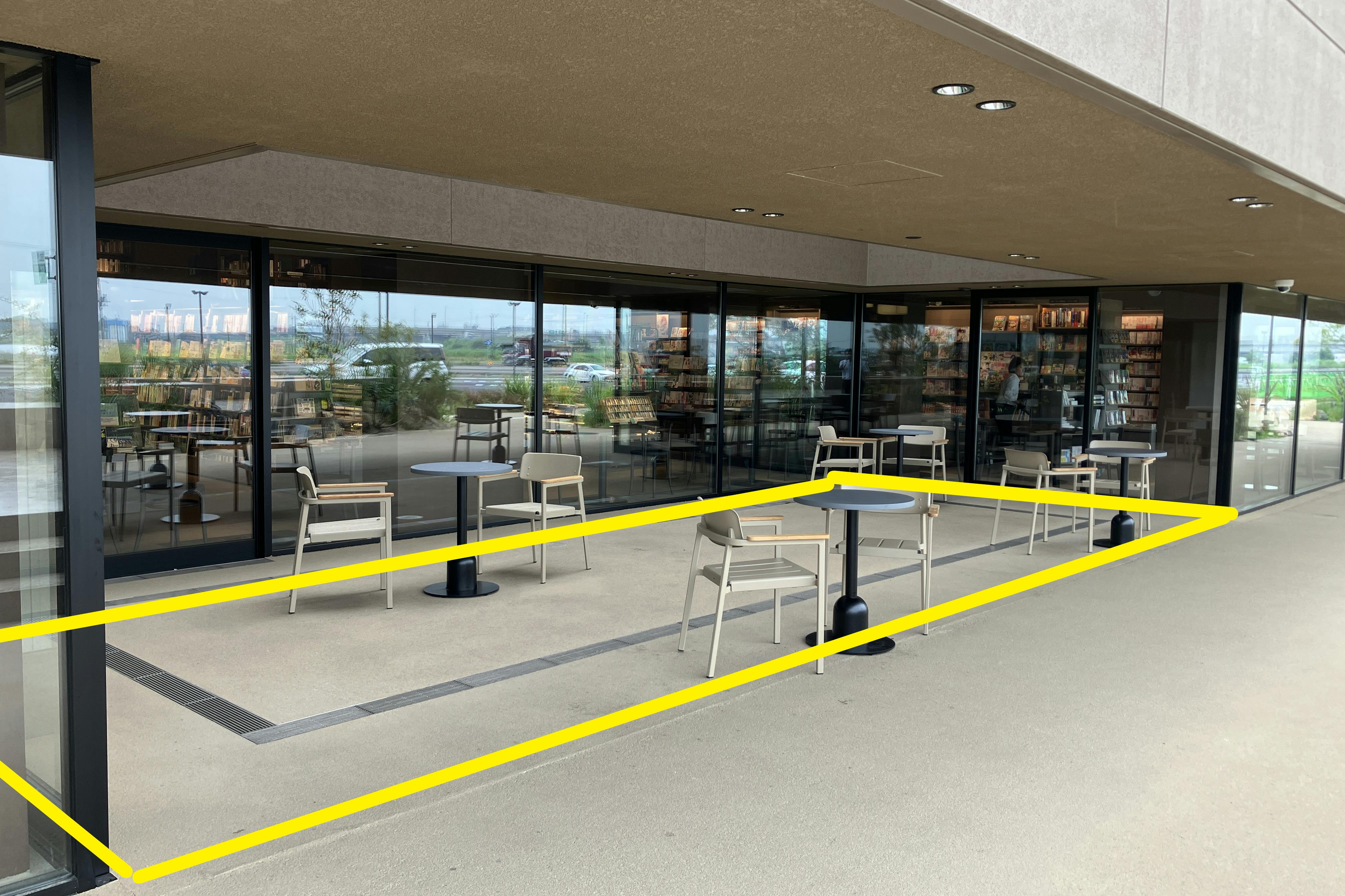 【TSUTAYA BOOKSTORE 常総インターチェンジ】ポップアップストアやプロモーションの実施可能な屋外スペース